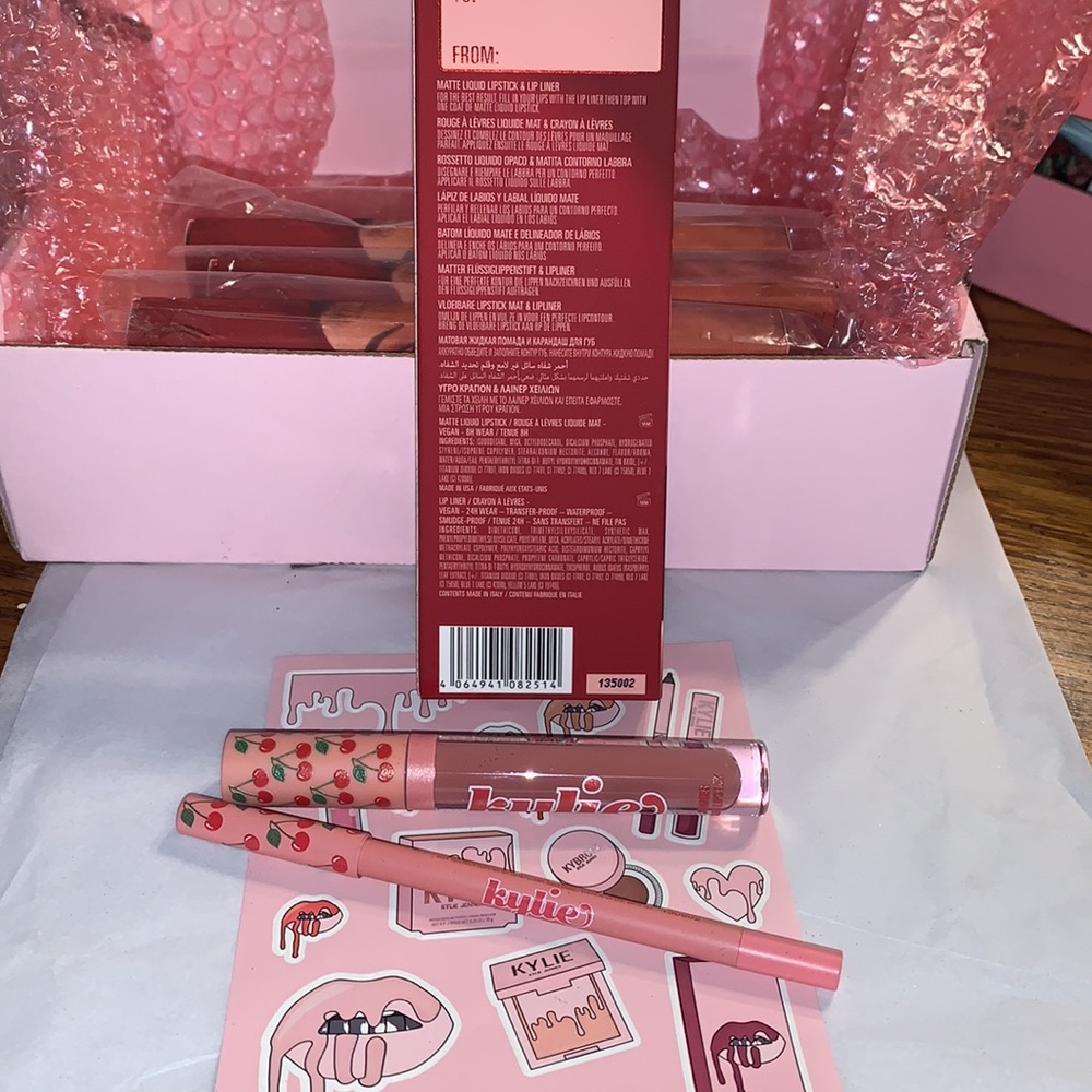 Kylie J Lip Kit Host Pick๐๐ - Picture 4 of 11